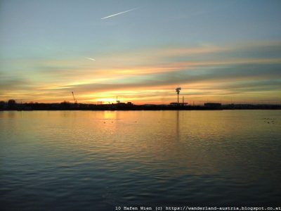 Hafen Wien in der Abendsonne