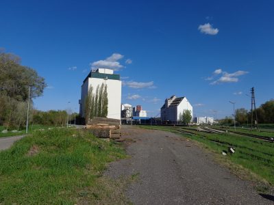 Hohe Speicher im Hafen Albern