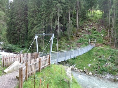 Hängebrücke am Tuxbach