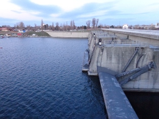 Staustufe an der Neuen Donau