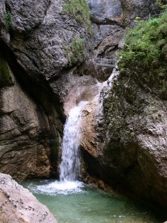 Wasserfall in der Almbachklamm