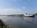 Frachtschiff auf der Donau