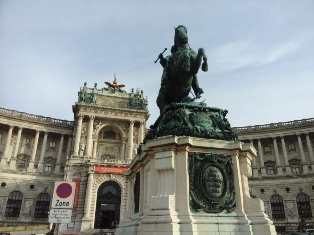 Reiterstatue am Heldenplatz
