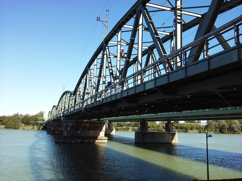 Bahnbrücke am Handelskai