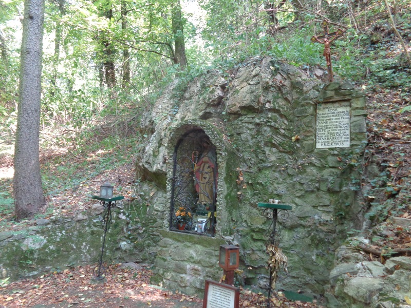 Lourdesgrotte bei Hainburg