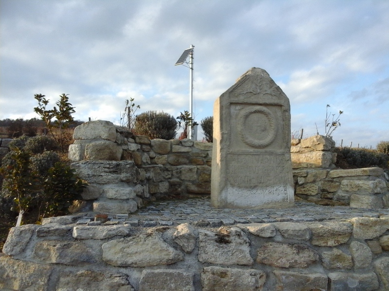 Denkmal in den Weinbergen