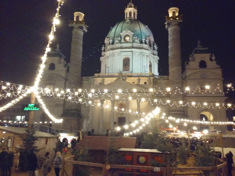 Weihnachtsmarkt am Karlsplatz