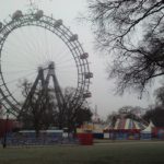 Riesenrad und Winter Zirkus