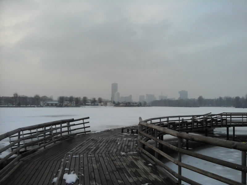 Stege an der Alten Donau