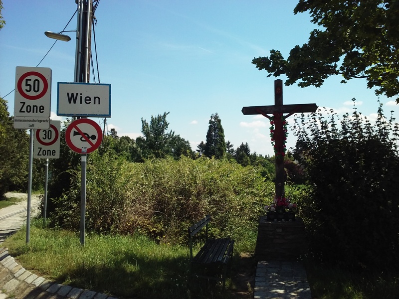 Kreuz am Stadtbeginn