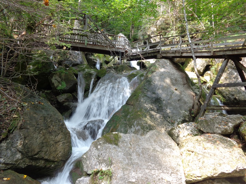 Wanderweg über die Myrafälle