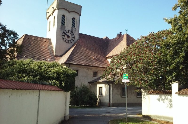 Radweg an der Kirche