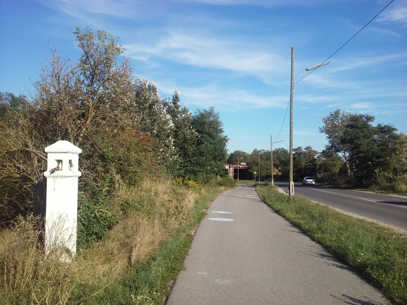 Radweg bei Neu-Essling