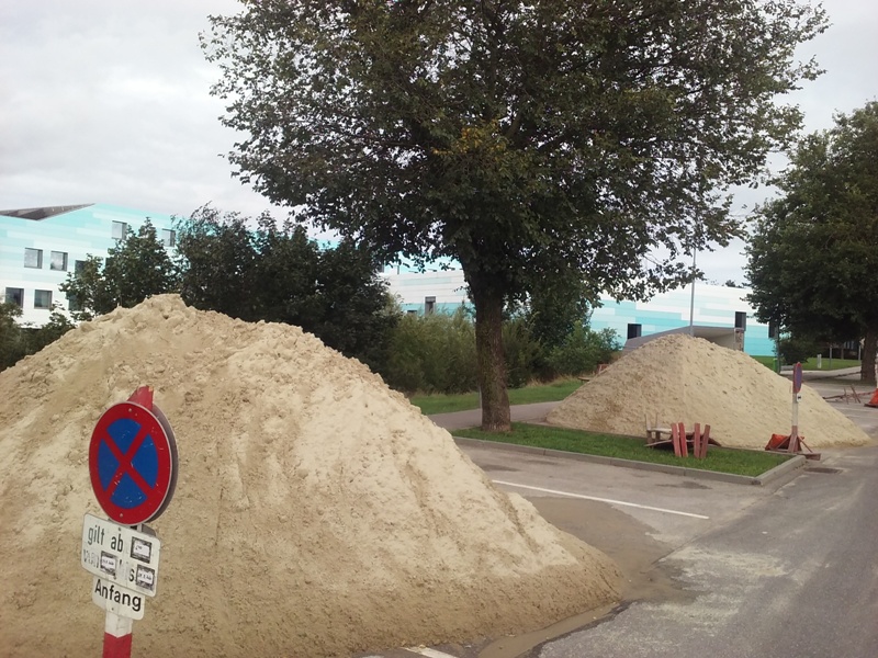 Sand für den Sportplatz