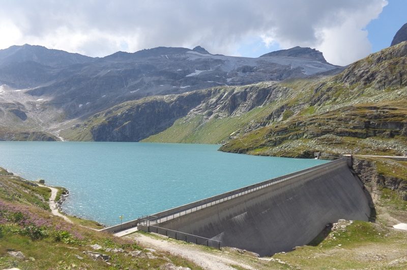 Staumauer am Weißsee