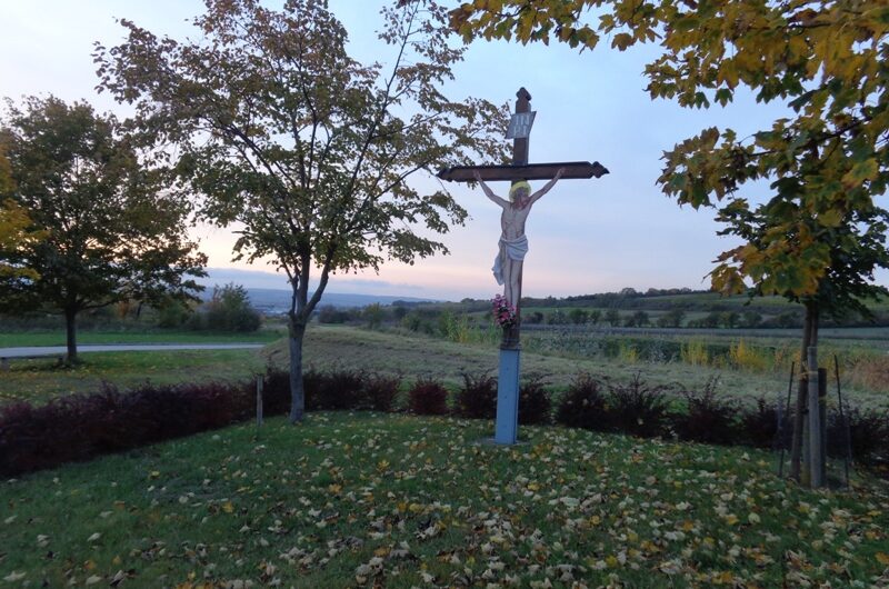 Kreuz Jesus an der Kirschallee