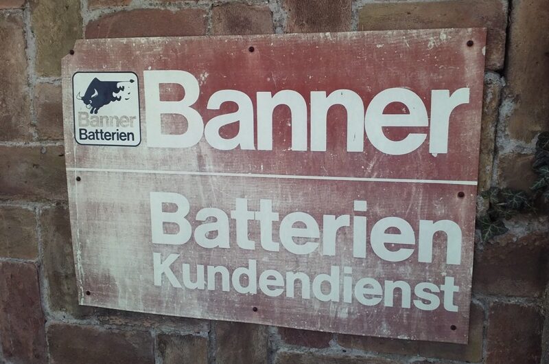 Banner Batterien Schild