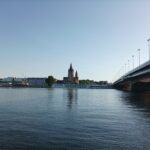 An der Reichsbrücke im Sommer