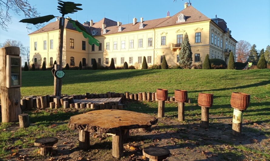 Spielplatz vor Schloss Eckartsau