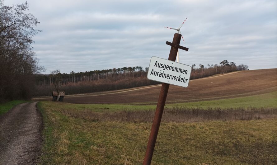 Hinweistafel ohne Schild