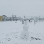 Schneemann am Sportplatz