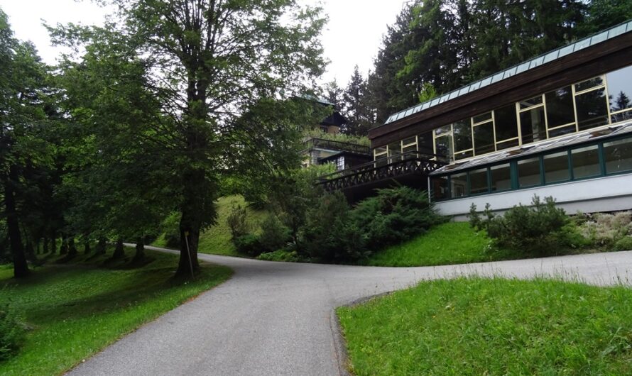 Leerstehendes Alpenhotel